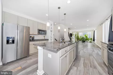 Entry Way - 1403 Bexley Ln, Frederick, MD 21701 photo 4 of 14