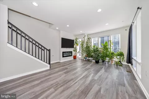 Living - 1403 Bexley Ln, Frederick, MD 21701 photo 3 of 3