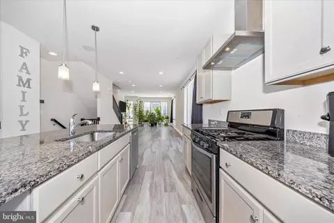 Entry Way - 1403 Bexley Ln, Frederick, MD 21701 photo 7 of 14