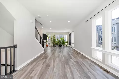 Living - 1403 Bexley Ln, Frederick, MD 21701 photo 2 of 3