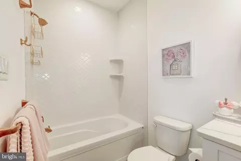 Bath - 2728 Hillfield Dr, Frederick, MD 21702 photo 9 of 10