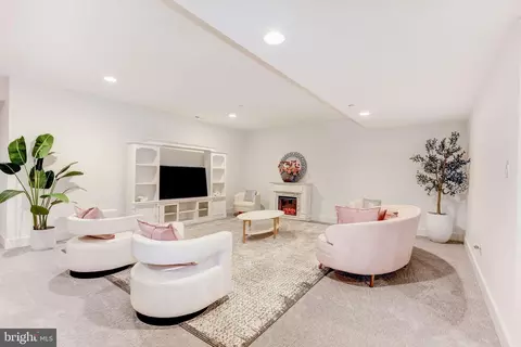 Living - 2728 Hillfield Dr, Frederick, MD 21702 photo 4 of 4