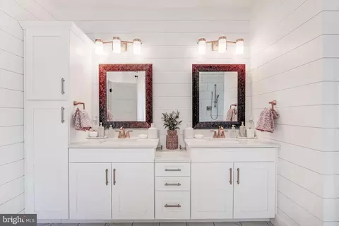 Bath - 2728 Hillfield Dr, Frederick, MD 21702 photo 2 of 10