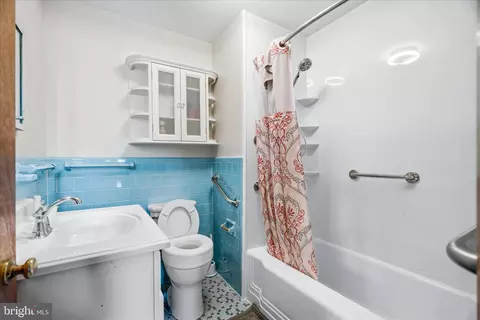 Bath - 615 Taney Ave, Frederick, MD 21702 photo 2 of 3