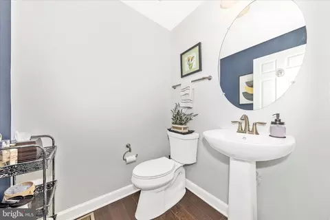 Entry Way - 825 Holden Rd, Frederick, MD 21701 photo 6 of 11