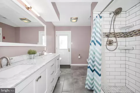 Bath - 7996 Serenity Ct, Frederick, MD 21701 photo 2 of 2