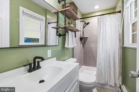 Bath - 7903 Clover Hill Dr, Frederick, MD 21702 photo 1 of 3