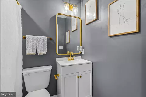 Bath - 7903 Clover Hill Dr, Frederick, MD 21702 photo 2 of 3