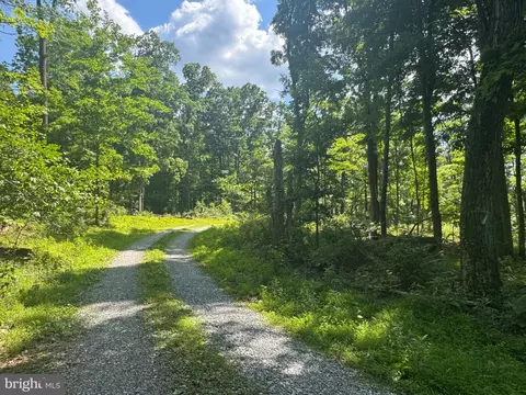 Middle Point Road, Myersville, MD 21773