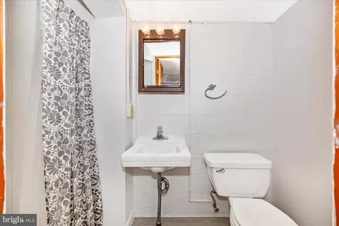 Bath - 612 Schley Ave, Frederick, MD 21702 photo 5 of 5