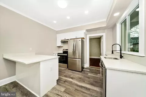 Entry Way - 129 A Fourth St, Frederick, MD 21701 photo 3 of 11