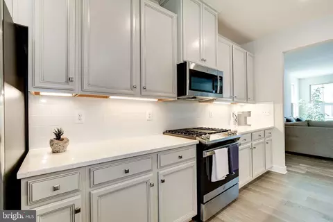 Kitchen - 6150 Aster View Ln, Frederick, MD 21703 photo 4 of 6