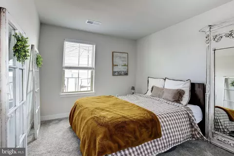 Bedroom - 6150 Aster View Ln, Frederick, MD 21703 photo 6 of 7