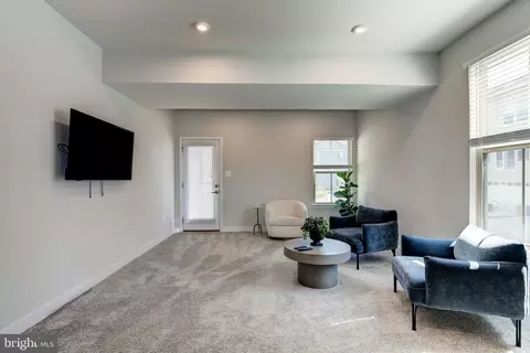 Living - 6150 Aster View Ln, Frederick, MD 21703 photo 4 of 5