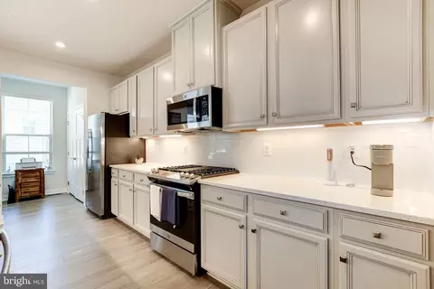 Kitchen - 6150 Aster View Ln, Frederick, MD 21703 photo 5 of 6