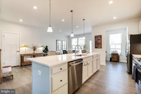 Kitchen - 6150 Aster View Ln, Frederick, MD 21703 photo 6 of 6