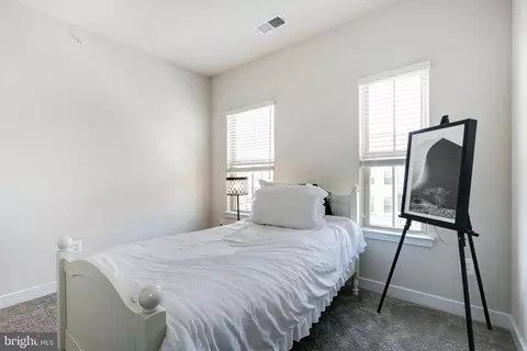 Bedroom - 6150 Aster View Ln, Frederick, MD 21703 photo 4 of 7