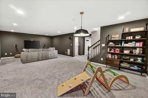 Entry Way - 5510 Hawk Ridge Rd, Frederick, MD 21704 photo 11 of 12