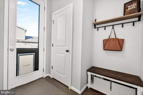 Entry Way - 5510 Hawk Ridge Rd, Frederick, MD 21704 photo 2 of 12