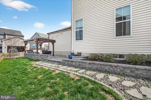 Exterior - 5510 Hawk Ridge Rd, Frederick, MD 21704 photo 8 of 17