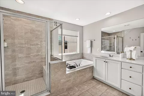 Entry Way - 5510 Hawk Ridge Rd, Frederick, MD 21704 photo 9 of 12