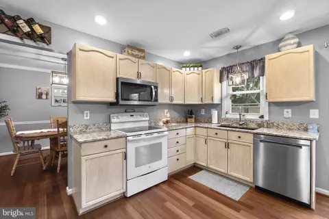 Kitchen - 2001 William Franklin Dr, Frederick, MD 21702 photo 2 of 2