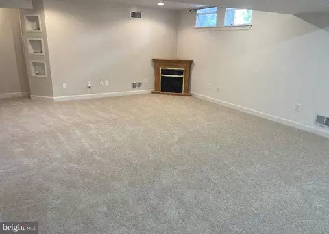 Living - 2001 William Franklin Dr, Frederick, MD 21702 photo 2 of 2