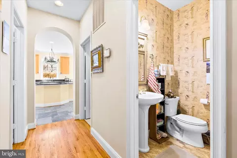 Entry Way - 2661 Brook Valley Rd, Frederick, MD 21701 photo 5 of 7