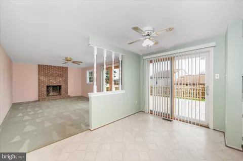 Living - 584 Pumphouse Rd, Frederick, MD 21703 photo 6 of 7