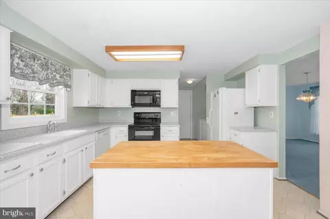 Kitchen - 584 Pumphouse Rd, Frederick, MD 21703 photo 2 of 2