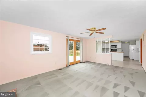 Living - 584 Pumphouse Rd, Frederick, MD 21703 photo 5 of 7