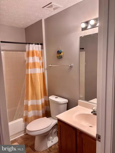 Bath - 2159 Bristol Dr #5, Frederick, MD 21702 photo 2 of 3