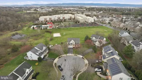 View/Area - 1707 Dearbought Ct, Frederick, MD 21701 photo 2 of 9