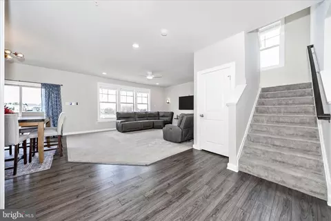 Entry Way - 1301 Ricketts Rd, Frederick, MD 21702 photo 3 of 9