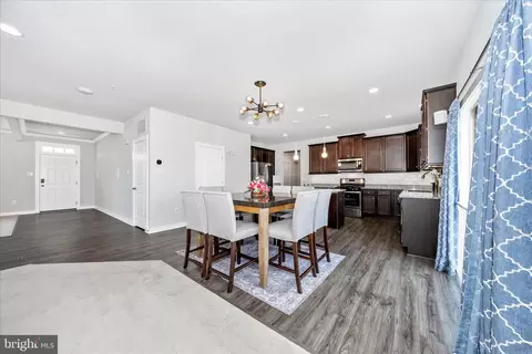 Entry Way - 1301 Ricketts Rd, Frederick, MD 21702 photo 5 of 9