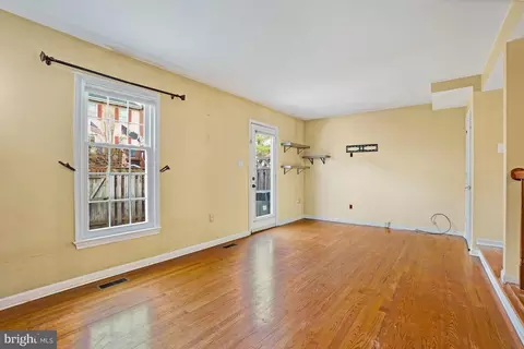 Living - 7994 Windsail Ct, Frederick, MD 21701 photo 3 of 4