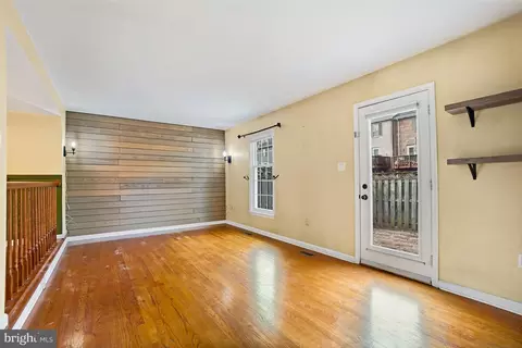 Living - 7994 Windsail Ct, Frederick, MD 21701 photo 2 of 4