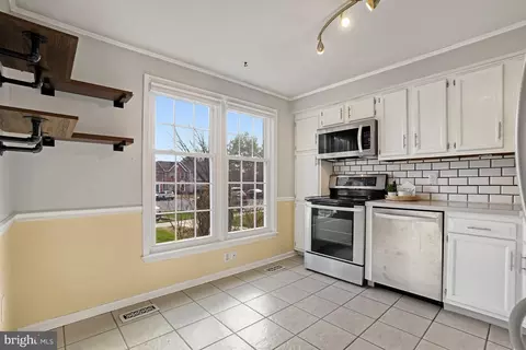 Kitchen - 7994 Windsail Ct, Frederick, MD 21701 photo 4 of 5