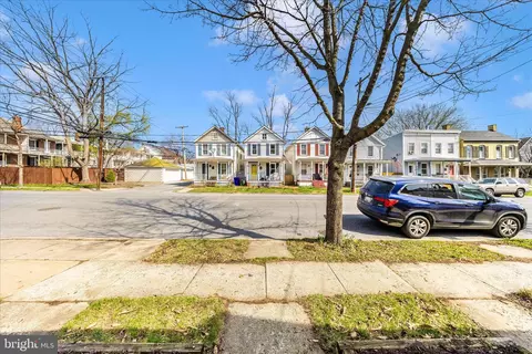Exterior - 202 Maple Ave, Frederick, MD 21701 photo 5 of 8