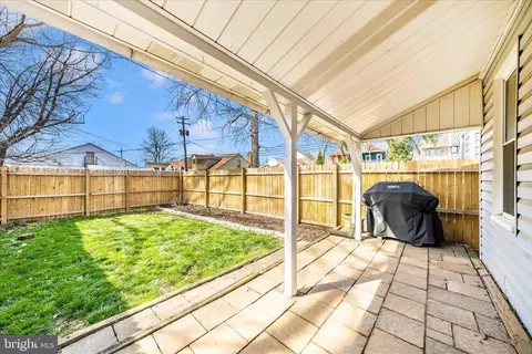 Exterior - 202 Maple Ave, Frederick, MD 21701 photo 6 of 8