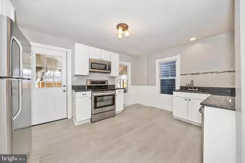 Entry Way - 202 Maple Ave, Frederick, MD 21701 photo 6 of 8