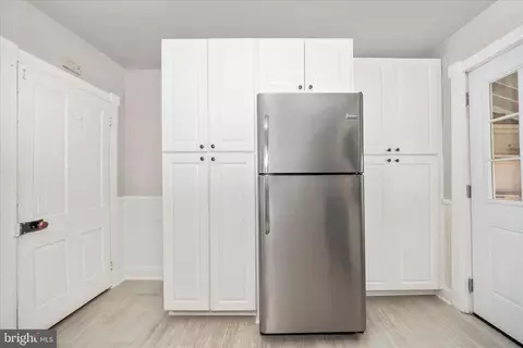 Entry Way - 202 Maple Ave, Frederick, MD 21701 photo 5 of 8