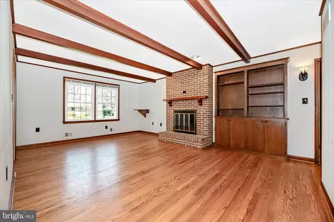 Living - 8234 Glendale Dr, Frederick, MD 21702 photo 4 of 8