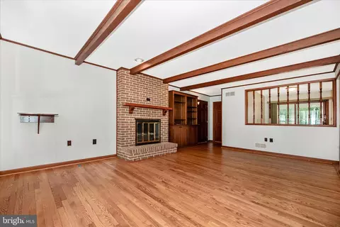 Living - 8234 Glendale Dr, Frederick, MD 21702 photo 6 of 8