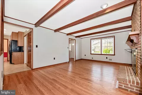 Living - 8234 Glendale Dr, Frederick, MD 21702 photo 5 of 8