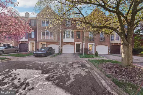 56 Victoria Sq, Frederick, MD 21702