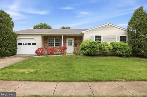 5661 Crabapple Dr, Frederick, MD 21703