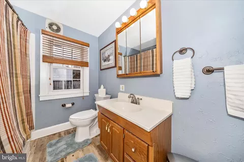 Bath - 526 Grant Pl, Frederick, MD 21702 photo 1 of 2