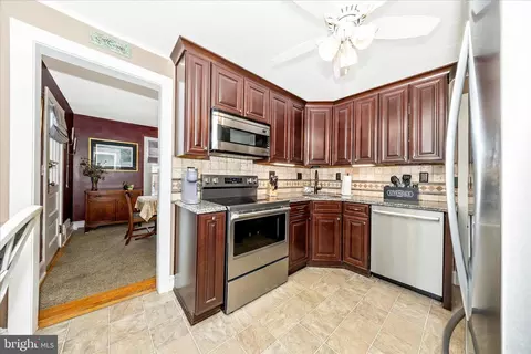 Kitchen - 526 Grant Pl, Frederick, MD 21702 photo 2 of 3