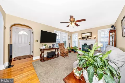 Entry Way - 526 Grant Pl, Frederick, MD 21702 photo 1 of 2